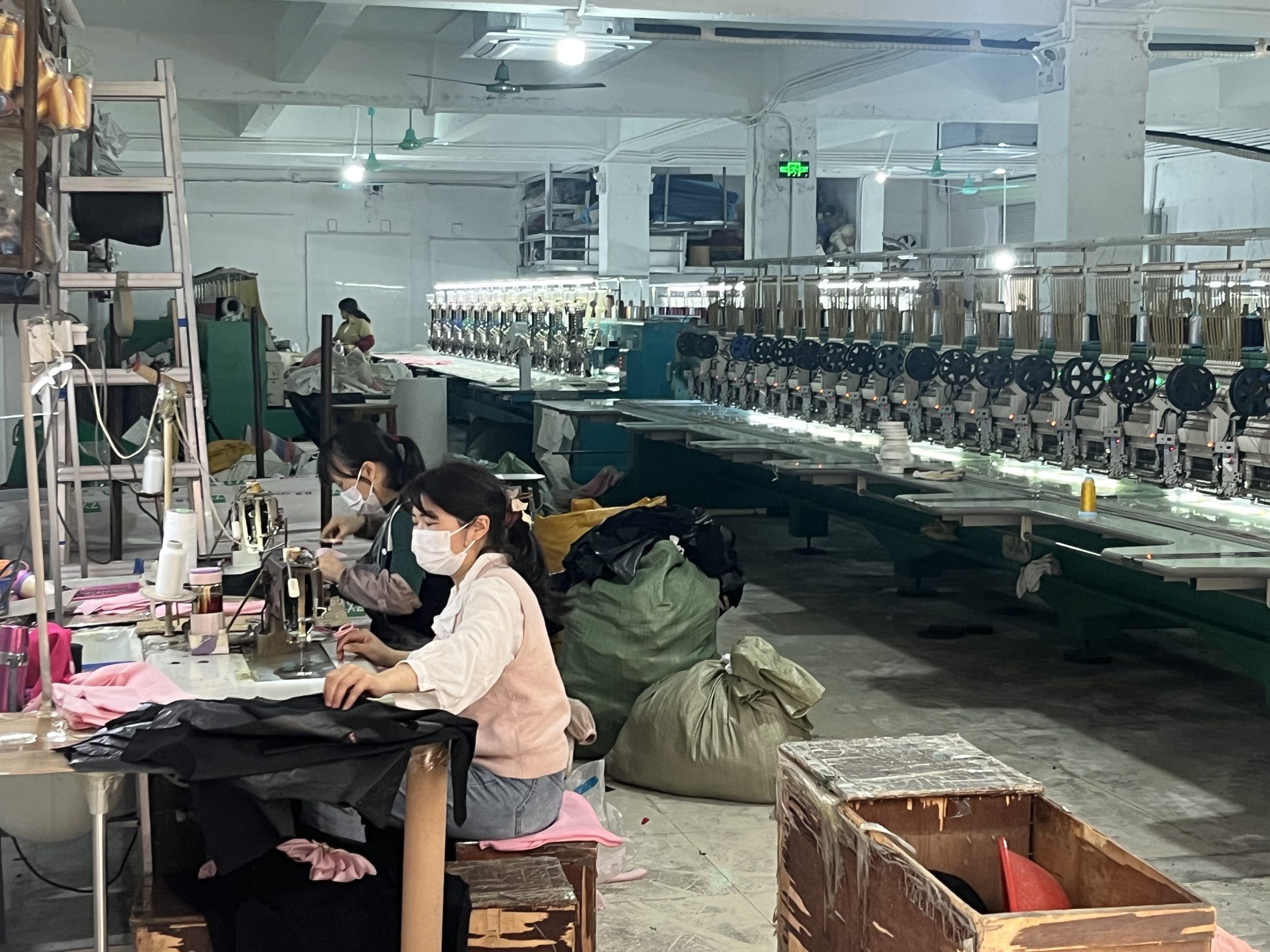 广州城中村制衣厂梯度转移一年，为何仍有工厂不愿离开？-公闻财经