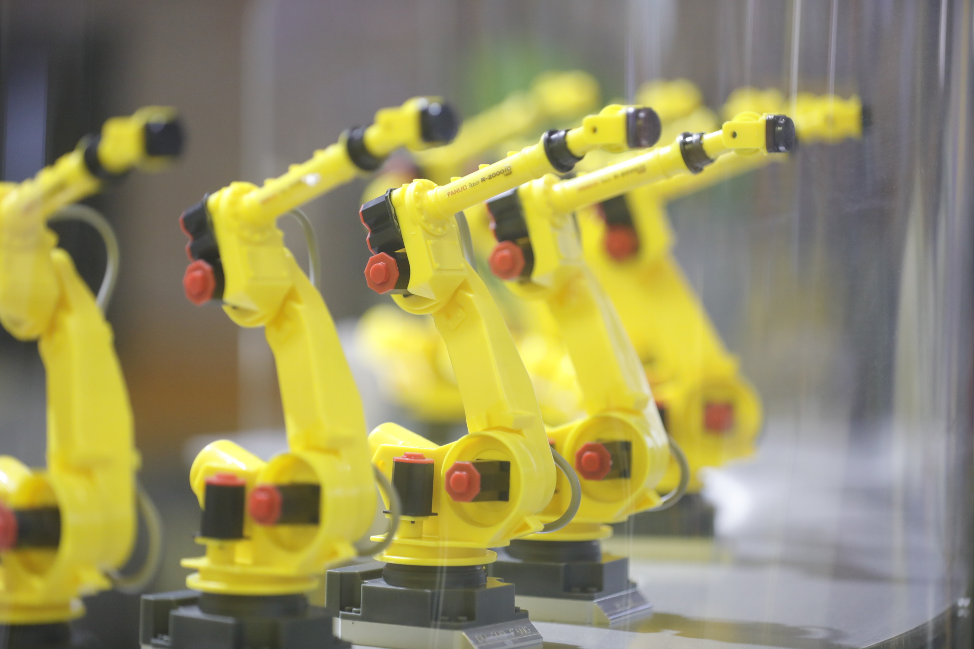 东土科技推出国内首个工业AI控制器 多家工业机器人厂商布局AI-公闻财经