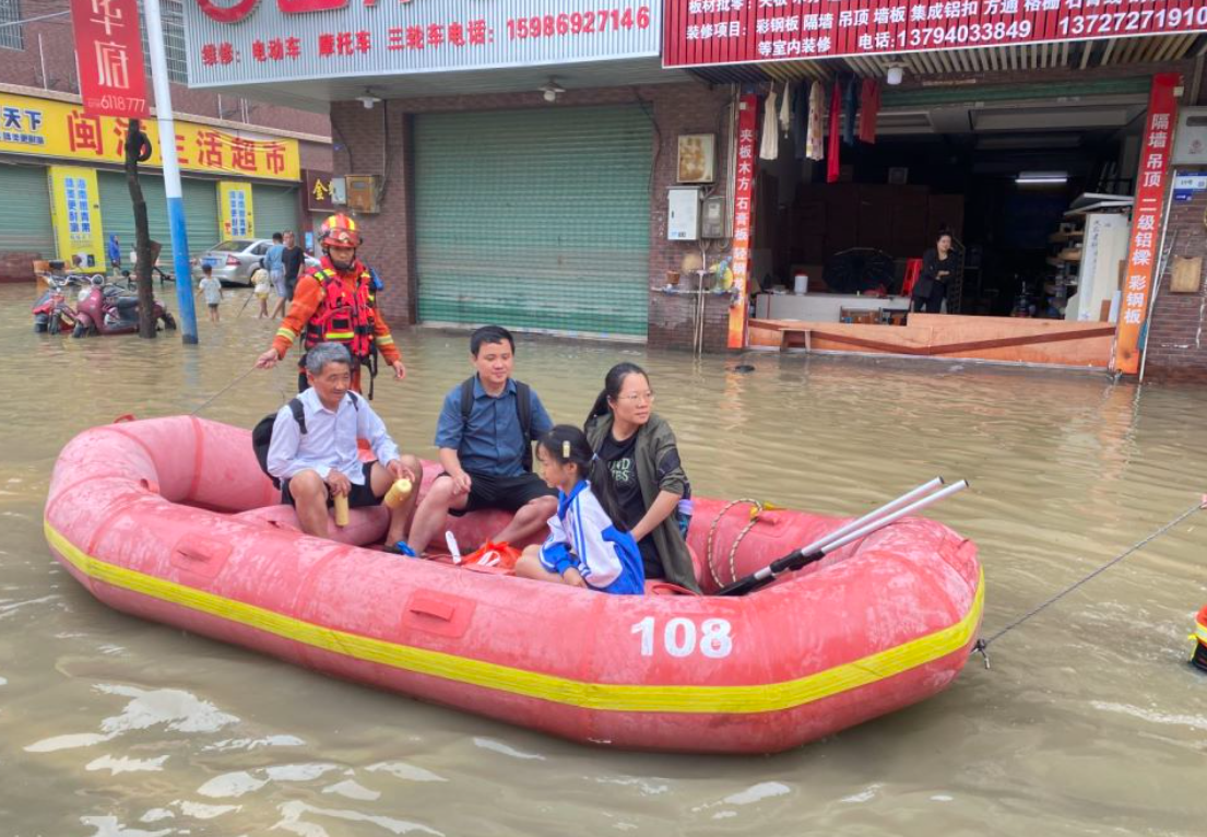 暴雨致广东北江沿岸部分乡镇受灾 各方力量持续救援-公闻财经