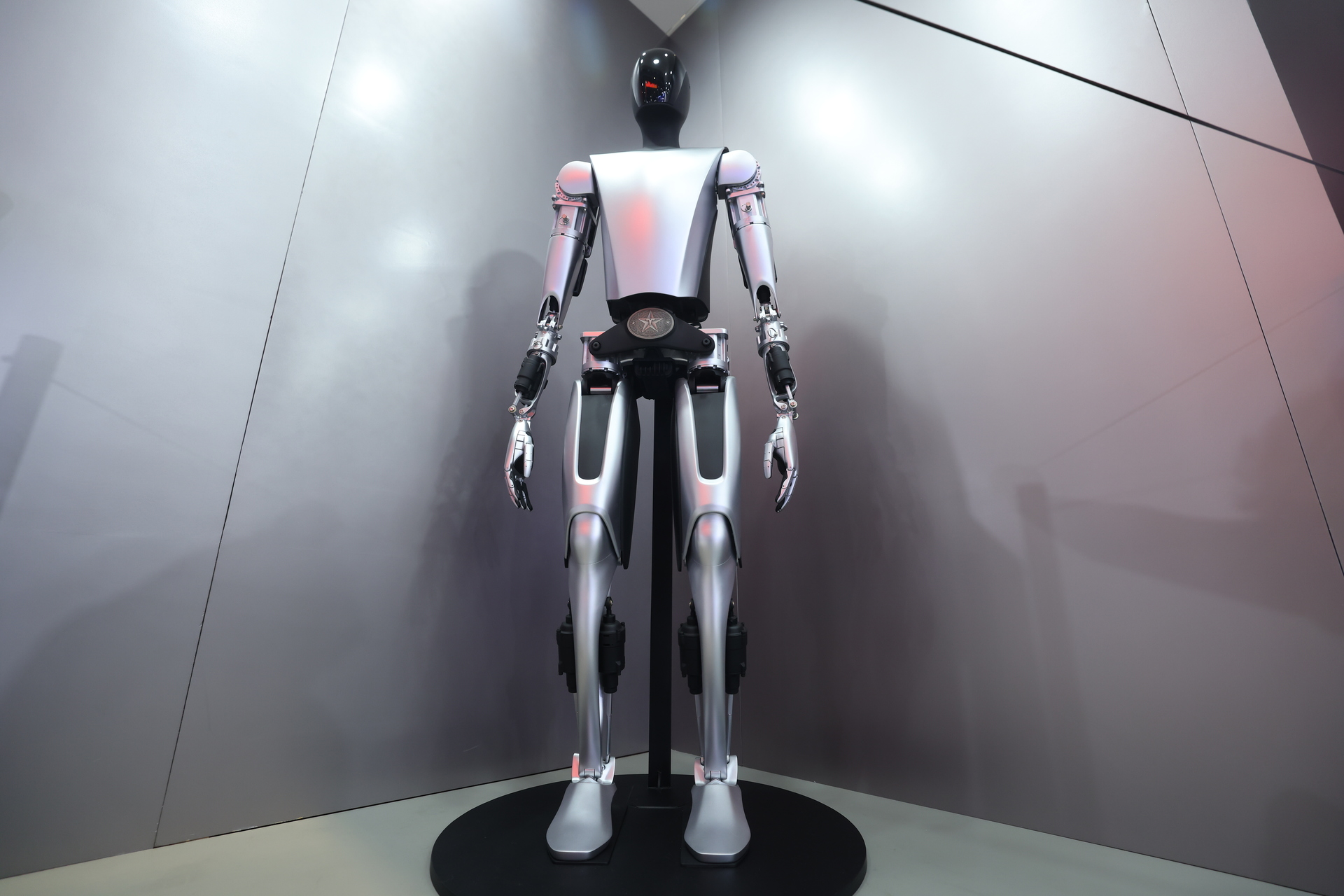 “天工”引发人形机器人概念股异动，业内展望制造成本下降-公闻财经
