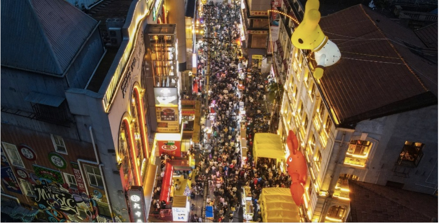 五一假期出行平台数据创新高，香港游客北上消费成热潮-公闻财经